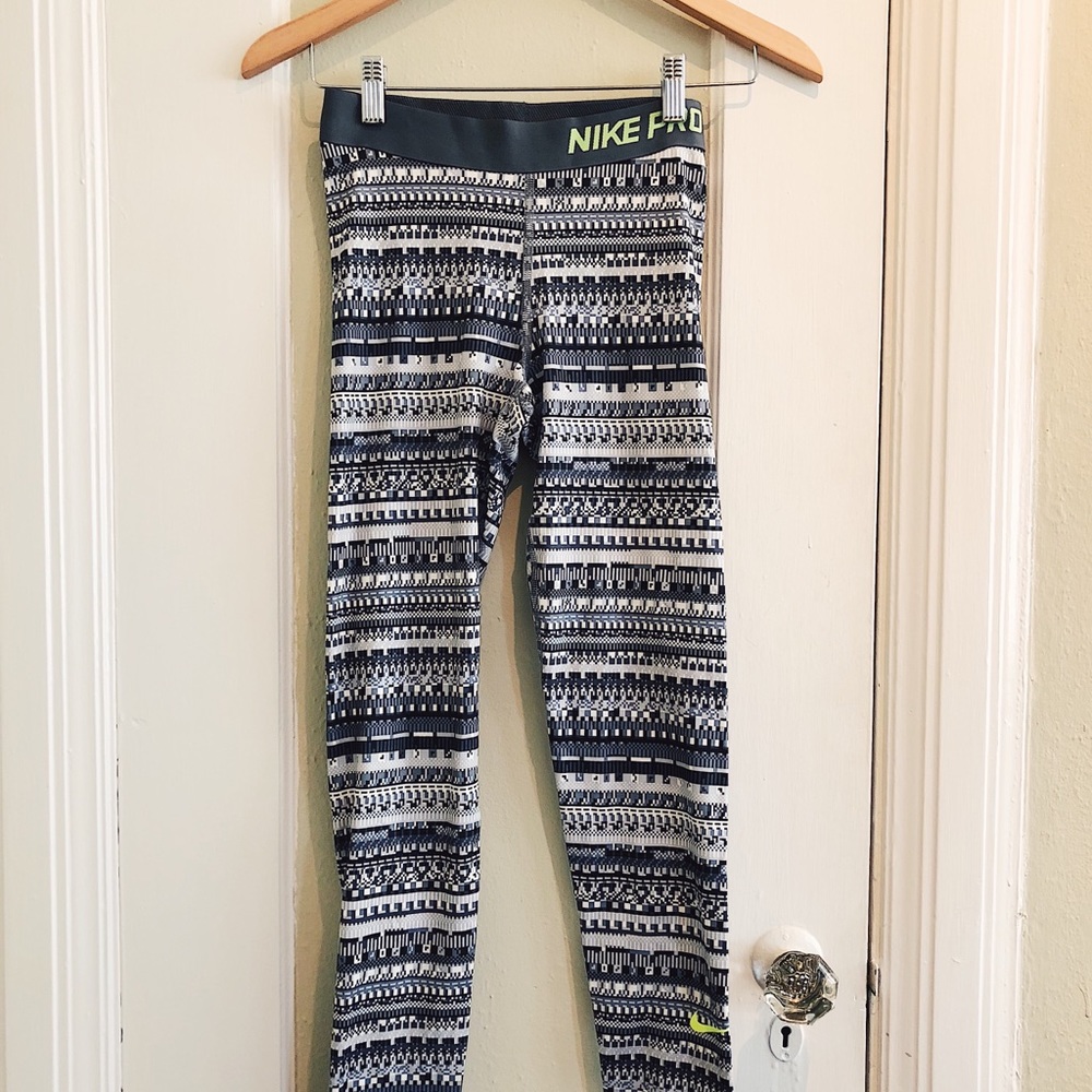 Black patterned Nike Pro tights, size S